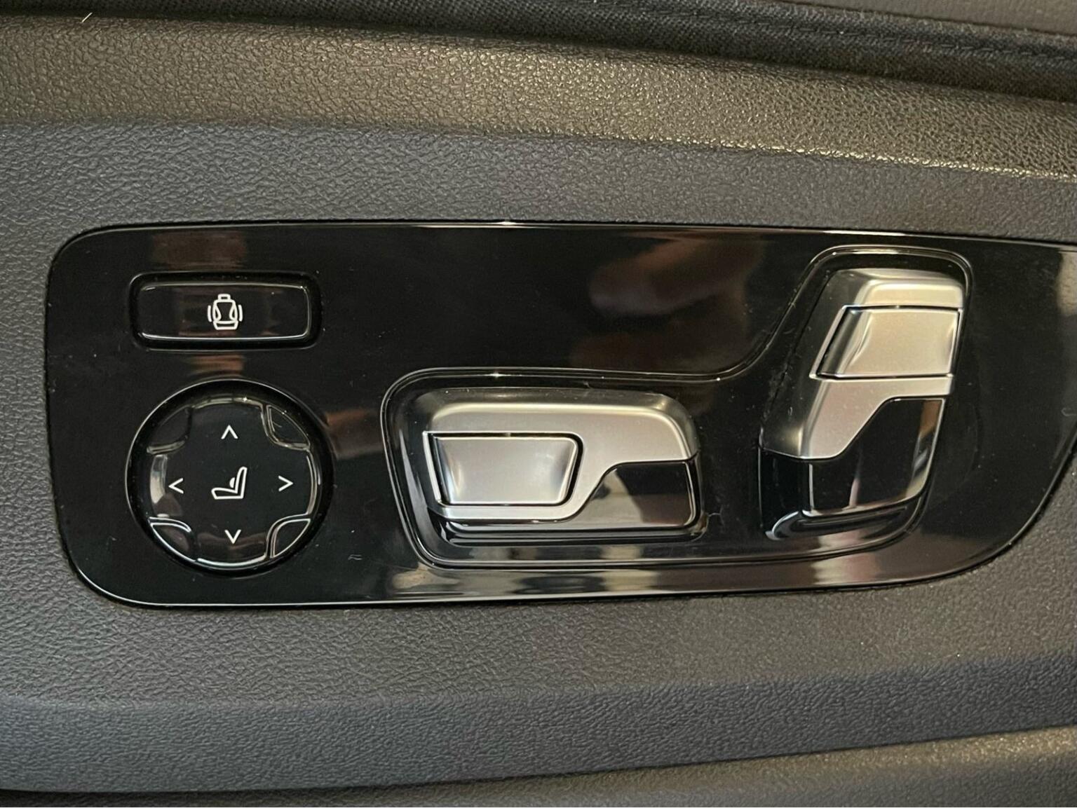 bmw-x7-xdrive30d-panorama-laser-360-kam-hud-adaptive-harman-kardon-slika-258208092