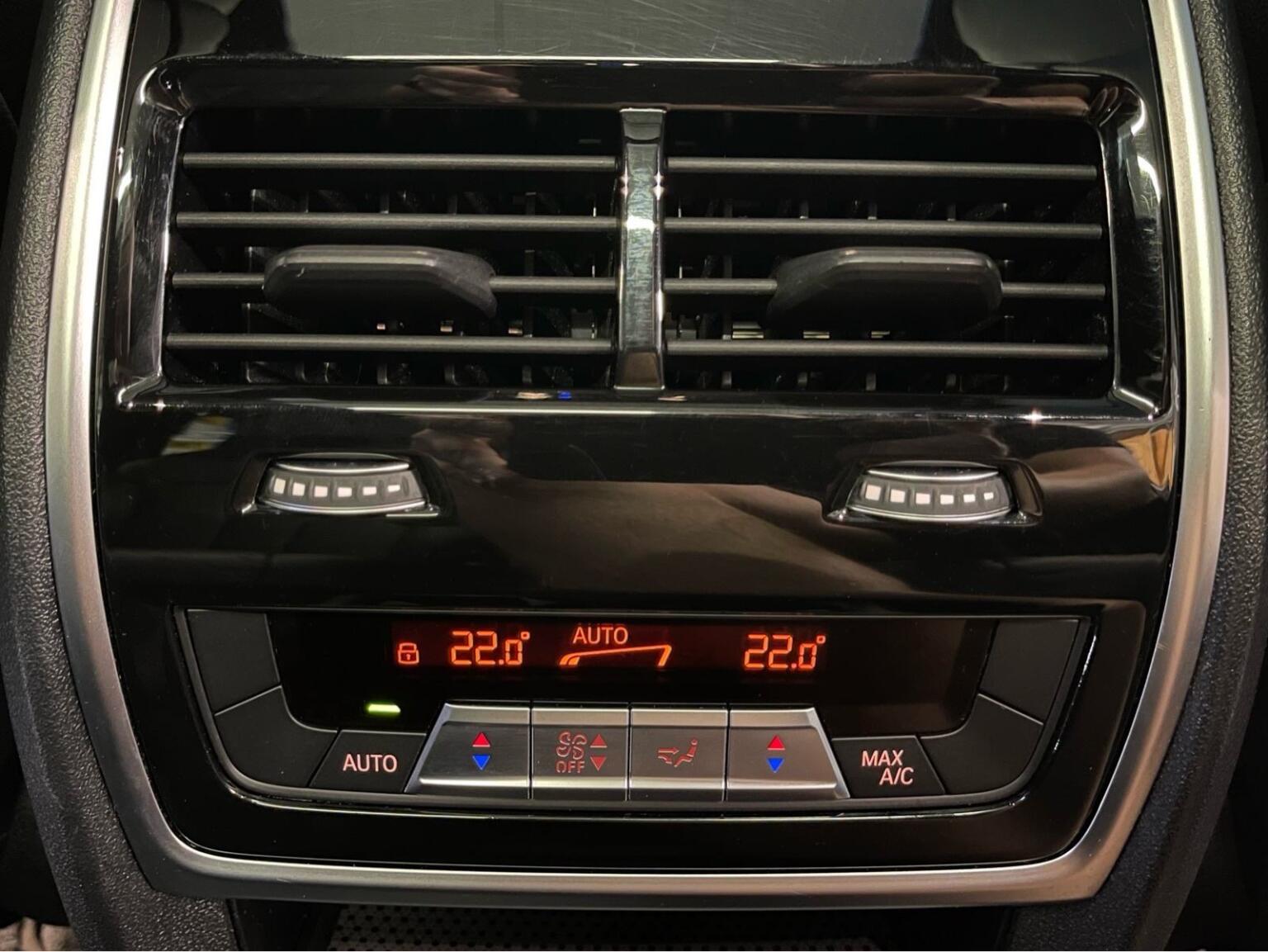 bmw-x7-xdrive30d-panorama-laser-360-kam-hud-adaptive-harman-kardon-slika-258208112